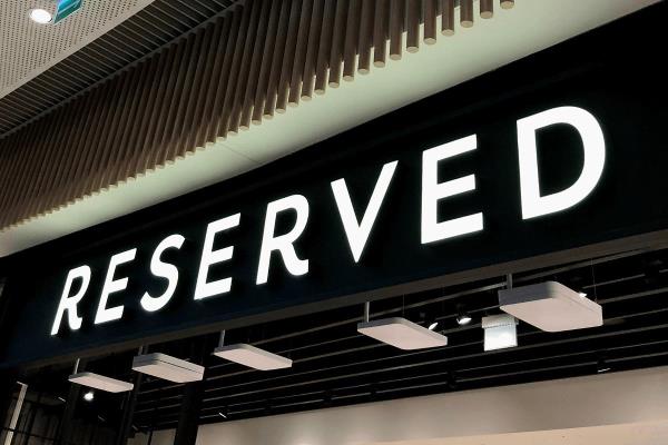 你一定要从预订处买这件中长裙!它的图案可以遮住两边针织奇迹也在医学，C&A