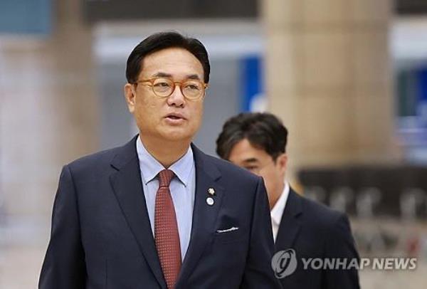 (LEAD)尹长官任命民主党议员郑东泳为秘书室室长